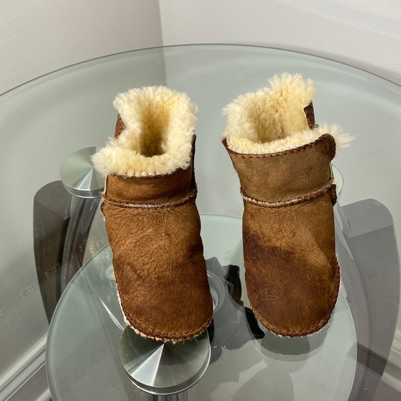 UGG Kids Baby Boots Moccasins Brown with Cream Lining Sheepskin Velcro - Picture 1 of 6